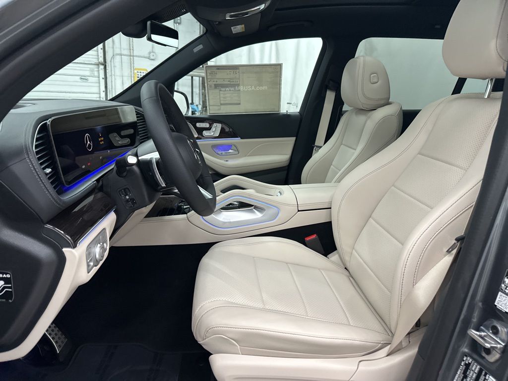 2026 Mercedes Benz GLS 450 4MATIC photo 15