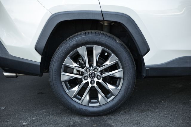 2021 Toyota RAV4 XLE Premium photo 6