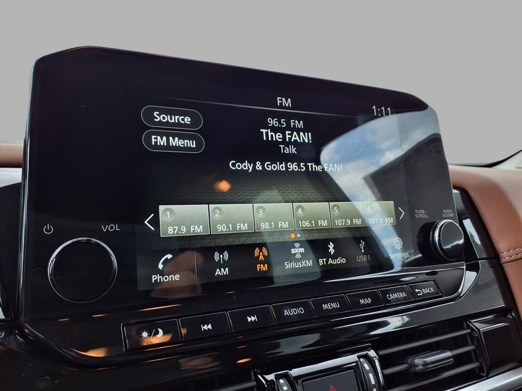 2025 Nissan Pathfinder Platinum photo 2