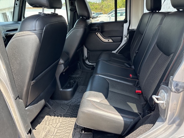 2016 Jeep Wrangler Unlimited Sahara photo 10