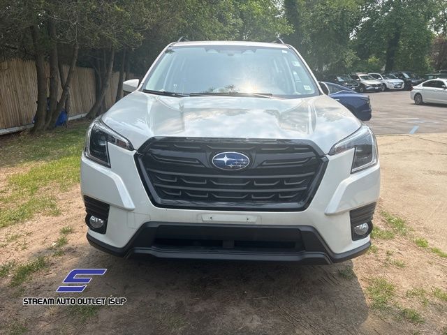 2022 Subaru Forester Premium photo 2