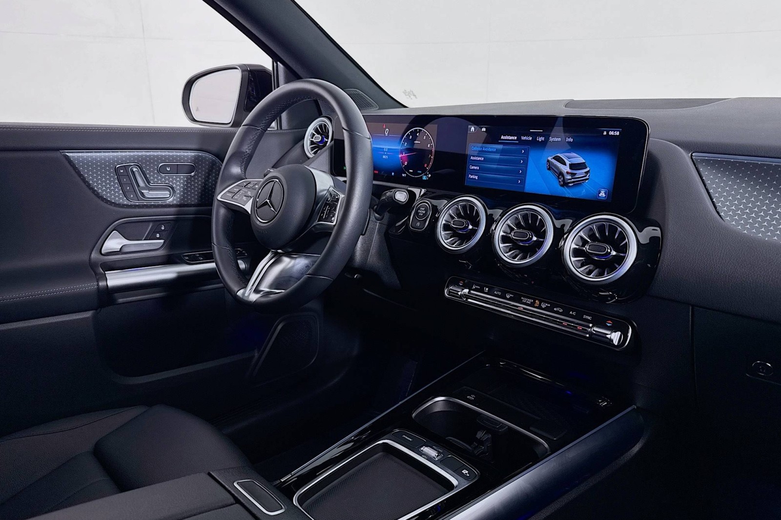 2025 Mercedes Benz GLA 250 photo 13