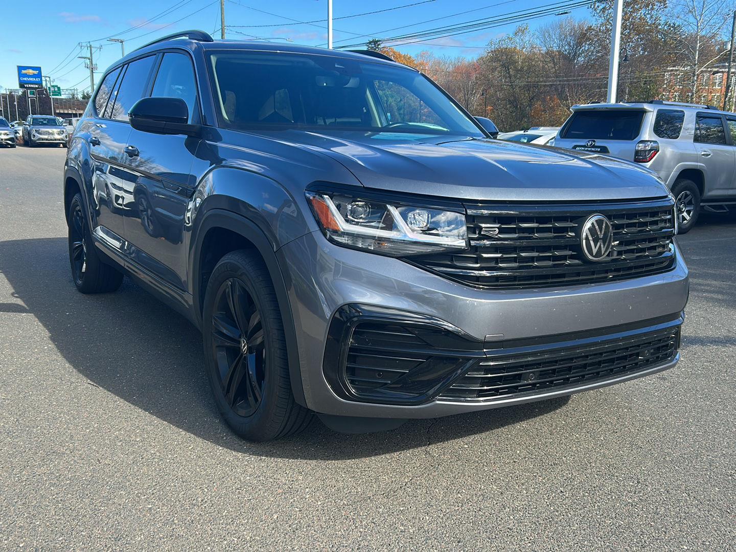 2023 Volkswagen Atlas SEL R-Line photo 3