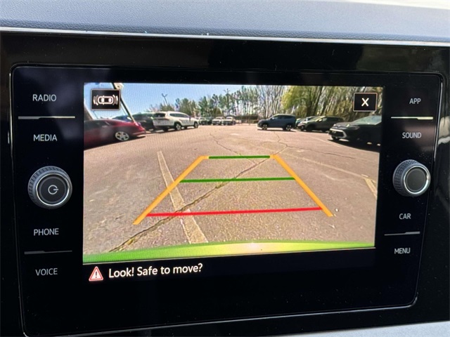 2025 Volkswagen Taos SE photo 4