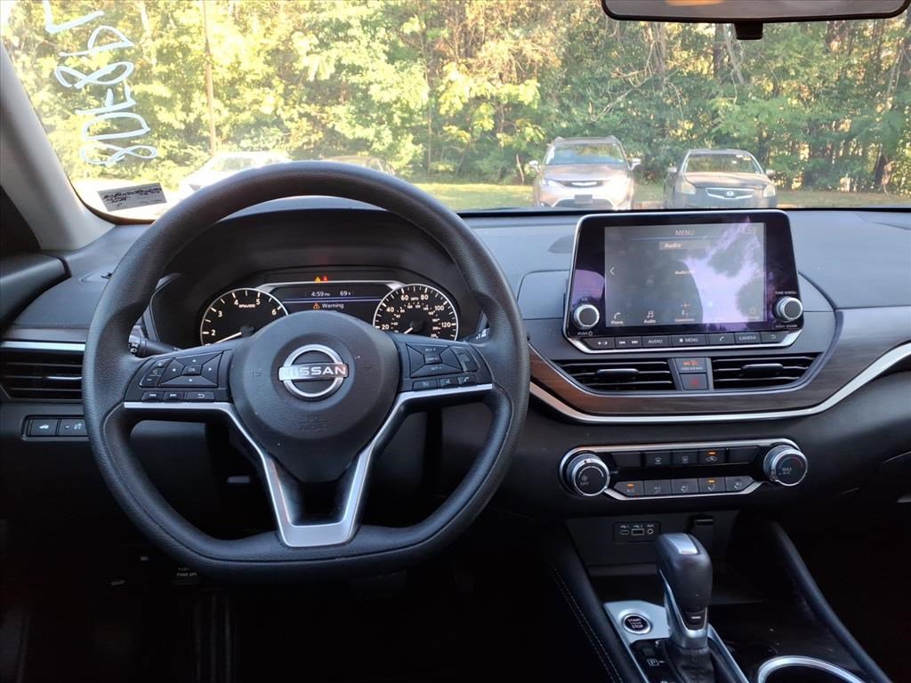 2023 Nissan Altima 2.5 SV photo 13