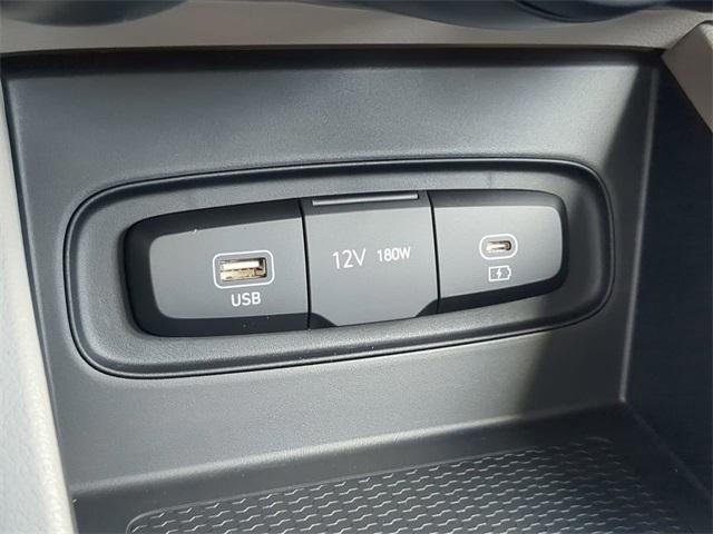 2025 Hyundai Venue SEL photo 20