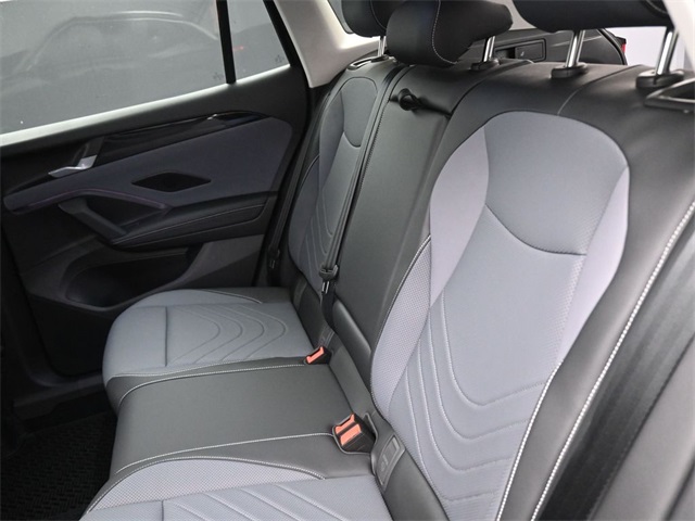 2025 Volkswagen Tiguan SE photo 12