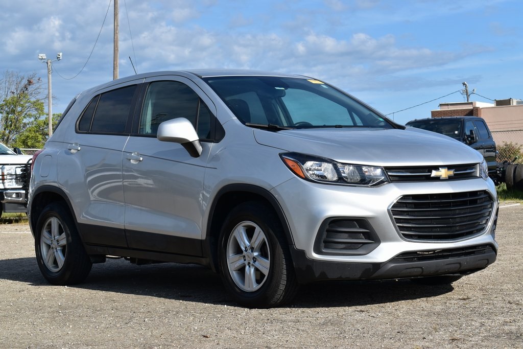 2020 Chevrolet Trax LS photo 3