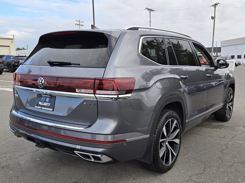 2024 Volkswagen Atlas SEL Premium R-Line photo 2