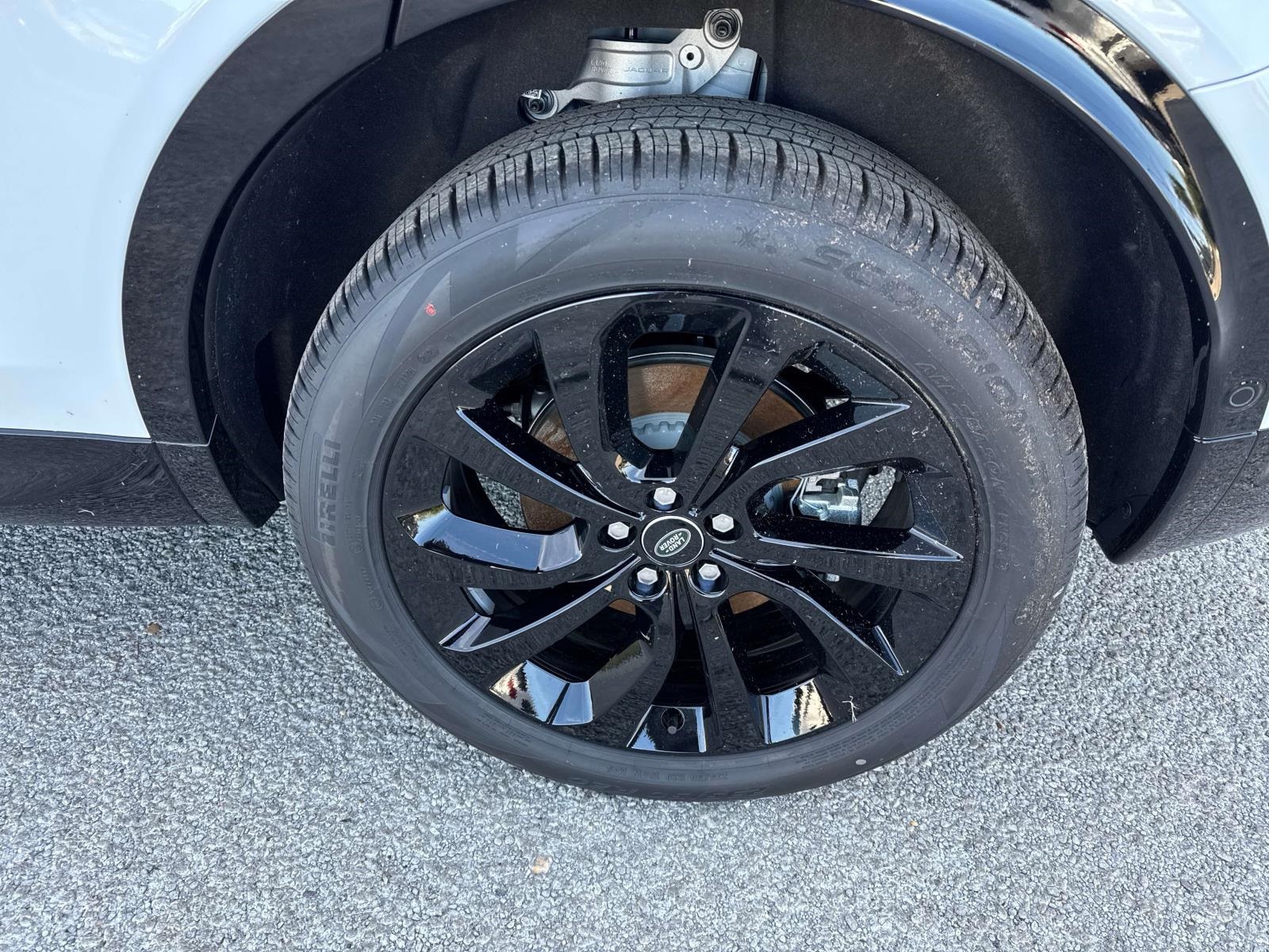 2025 Land Rover Discovery Sport SE photo 3
