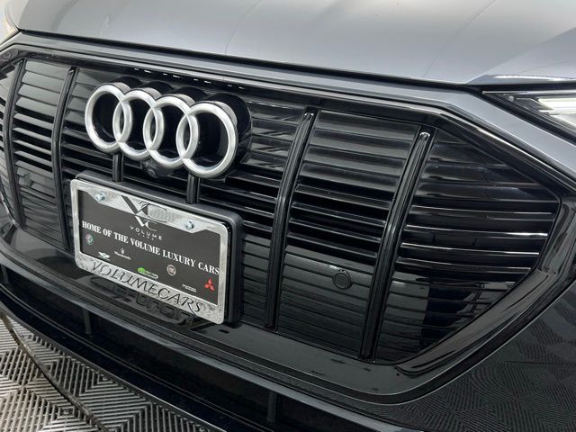 2022 Audi e-tron Premium photo 5
