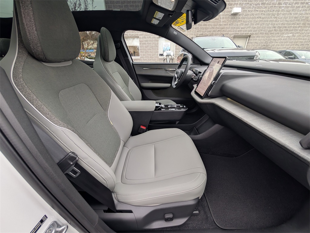 2025 Volvo EX30 Plus photo 2