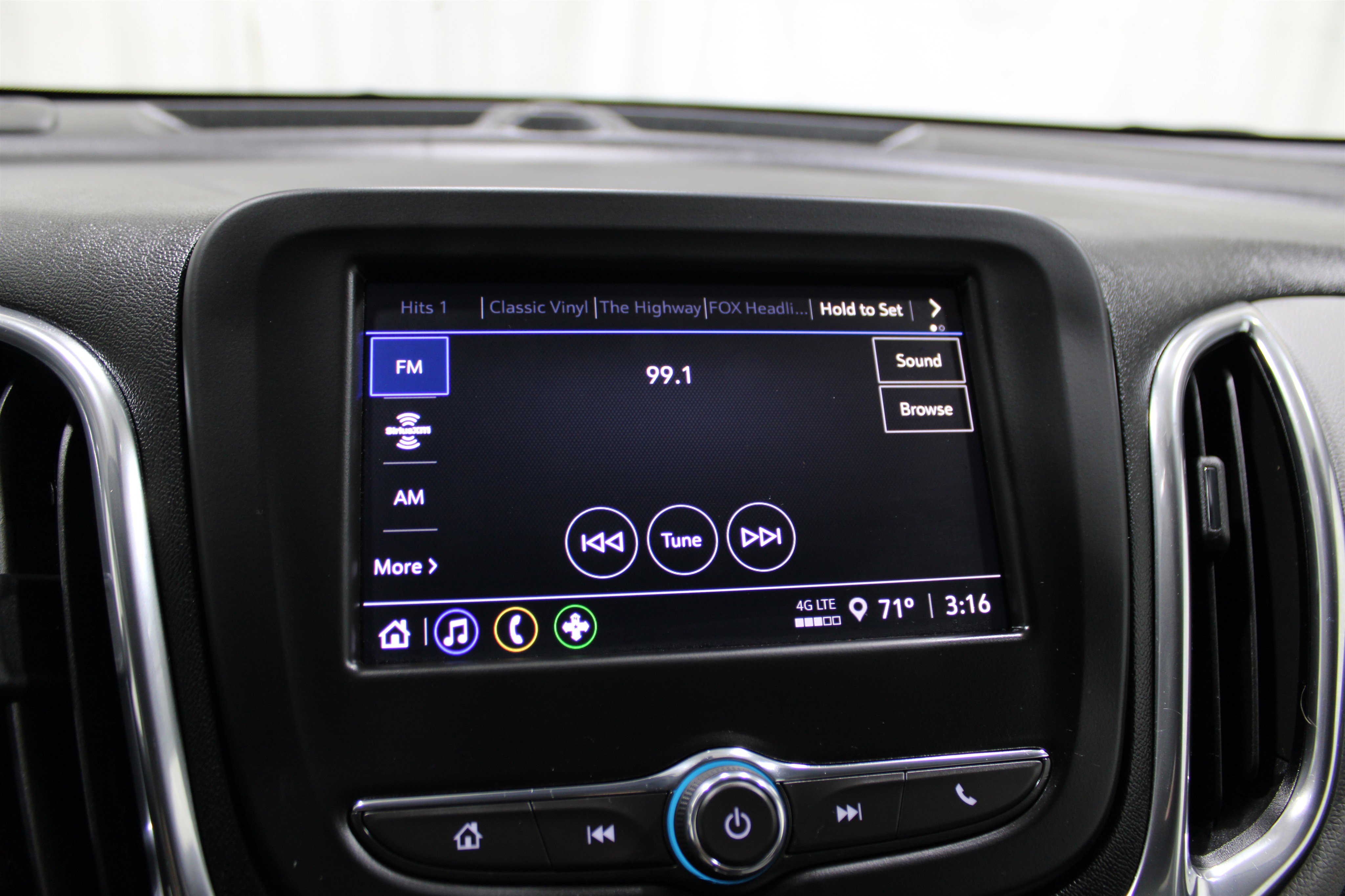 2023 Chevrolet Equinox LS photo 12