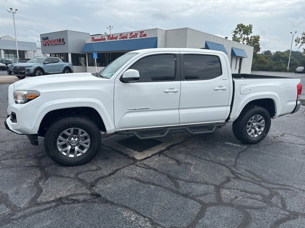 2017 Toyota Tacoma SR5 photo 4
