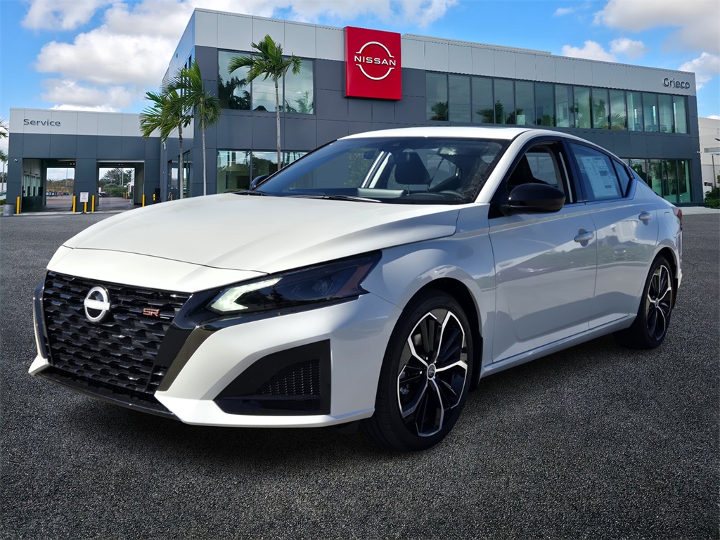2025 Nissan Altima SR photo 4