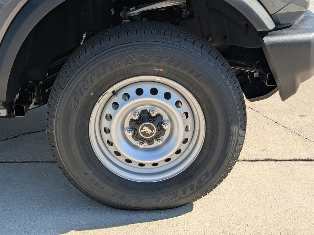 2025 Ford Bronco Base photo 11