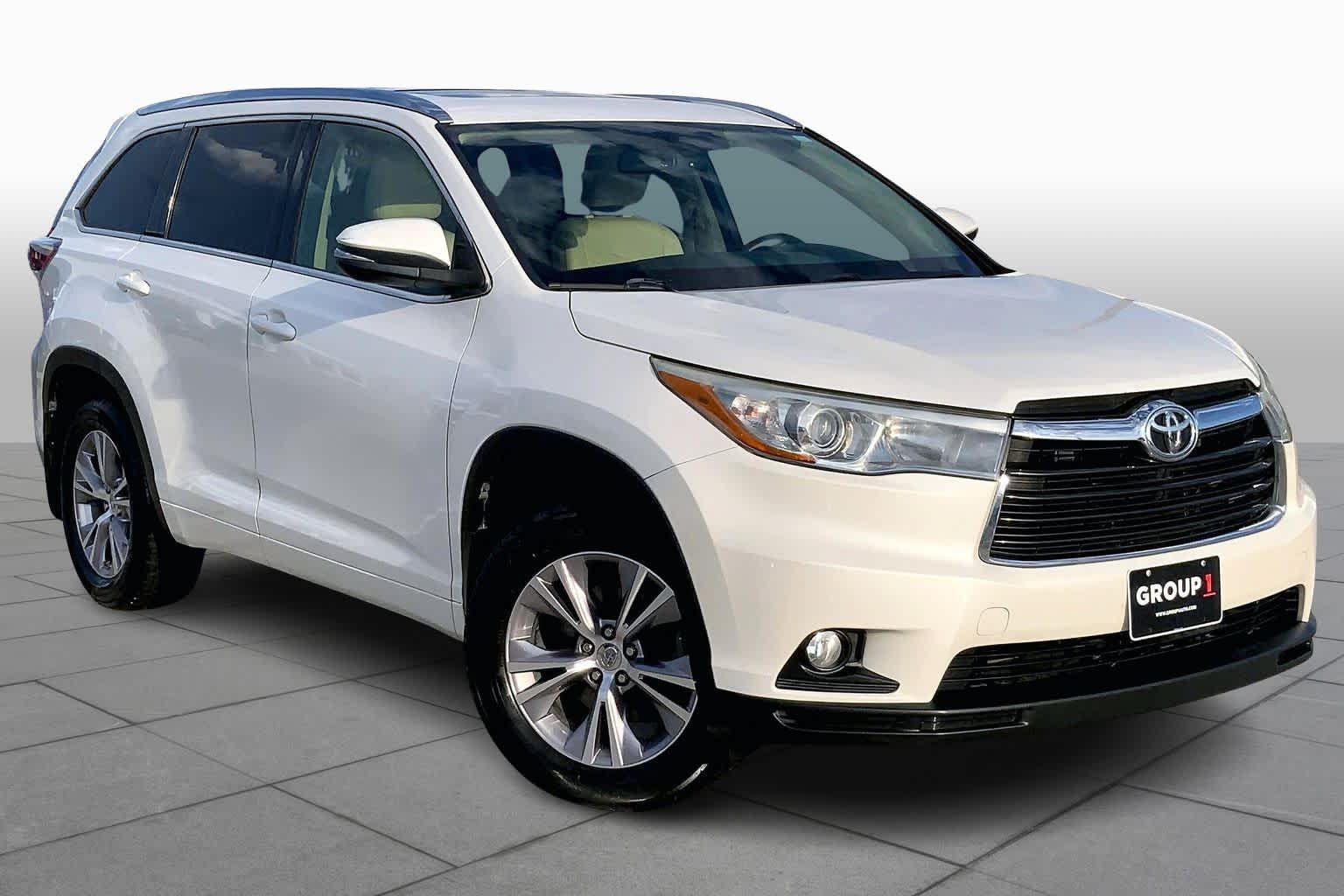 2015 Toyota Highlander Base Hybrid photo 2