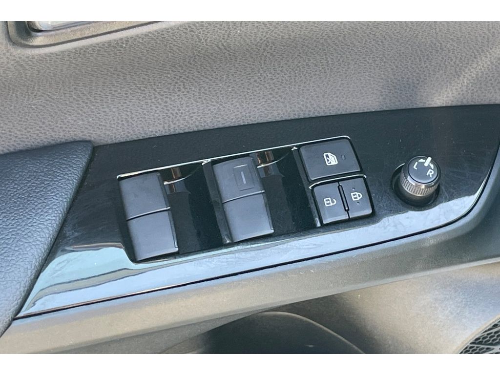 2022 Toyota Prius Prime XLE photo 11