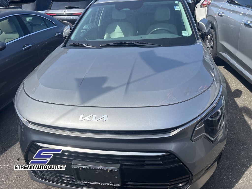 2023 Kia Niro EX Touring photo 2