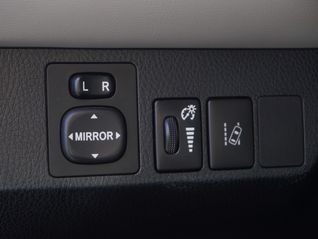 2018 Toyota RAV4 Hybrid XLE photo 12