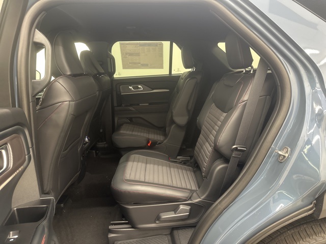 2025 Ford Explorer ST-Line photo 27