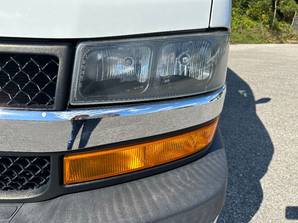 2019 Chevrolet Express Passenger 3500 LT photo 13
