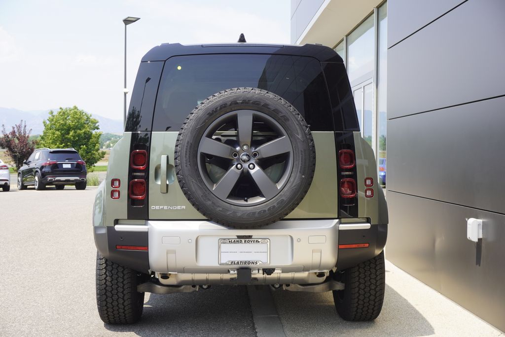 2025 Land Rover Defender 110 S photo 6