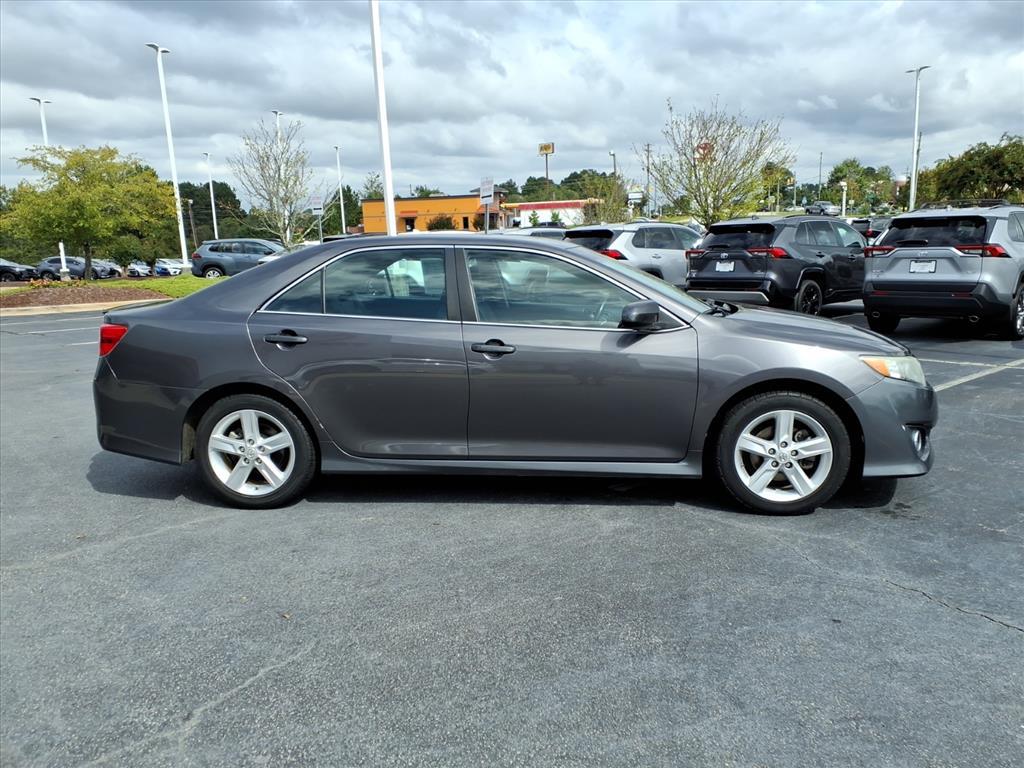 2014 Toyota Camry SE photo 8