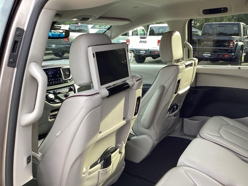 2018 Chrysler Pacifica Limited photo 19