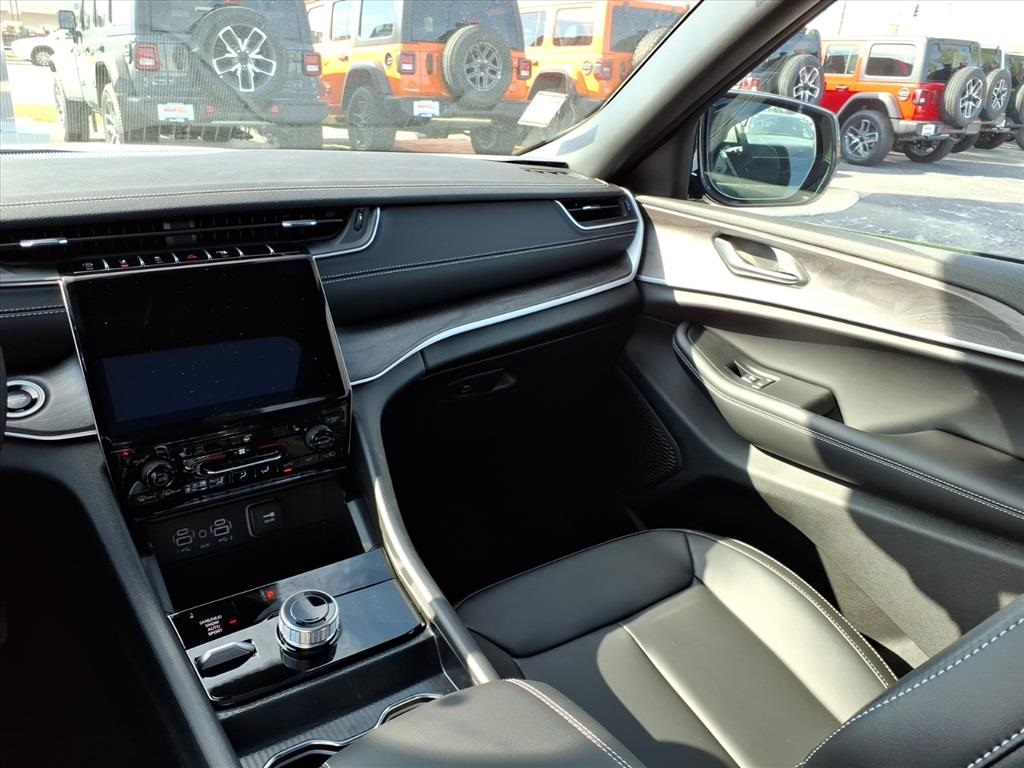 2025 Jeep Grand Cherokee Limited photo 8