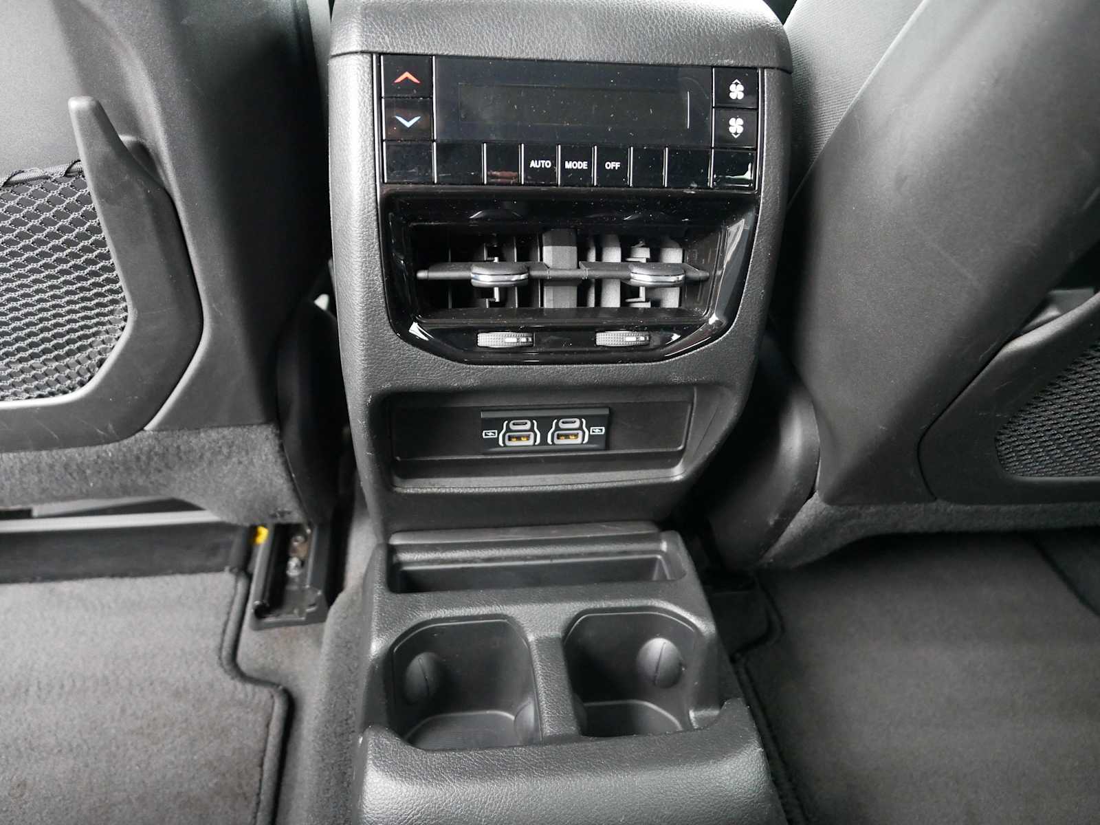 2023 Jeep Grand Cherokee Laredo photo 16