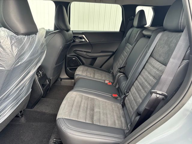 2025 Mitsubishi Outlander SE photo 31