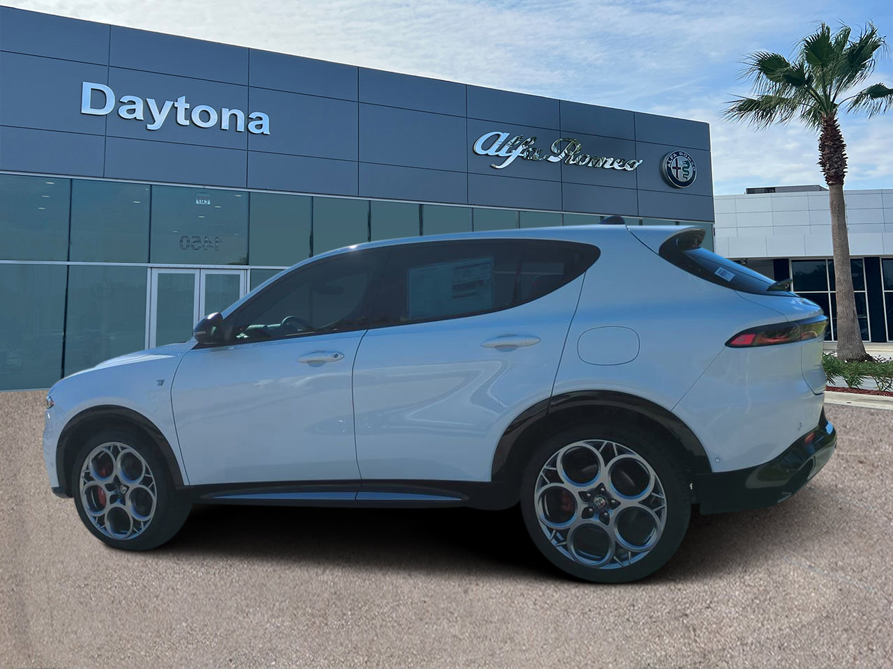 2024 Alfa Romeo Tonale Ti photo 2