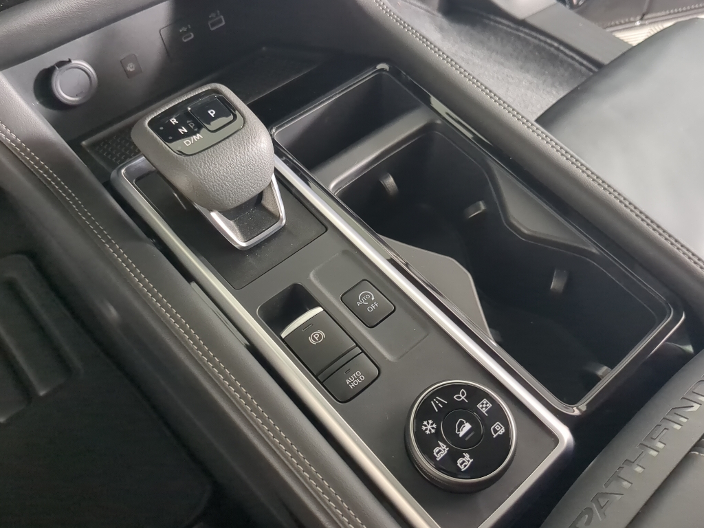 2024 Nissan Pathfinder Platinum photo 24
