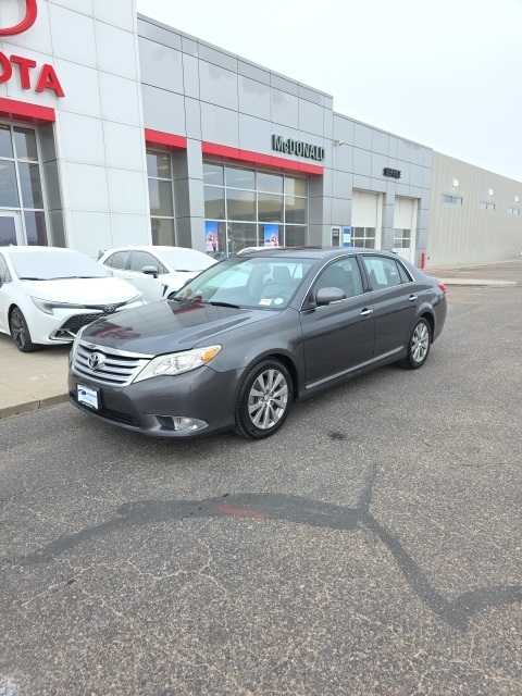 2011 Toyota Avalon Limited's photo