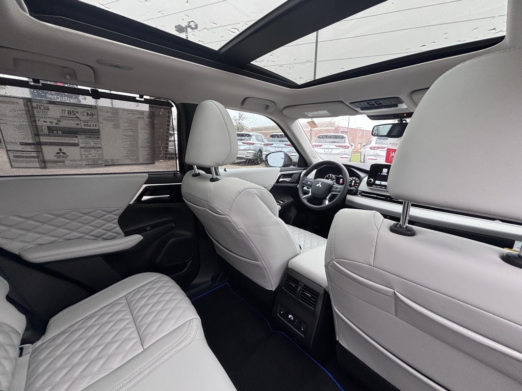 2024 Mitsubishi Outlander PHEV Platinum photo 17