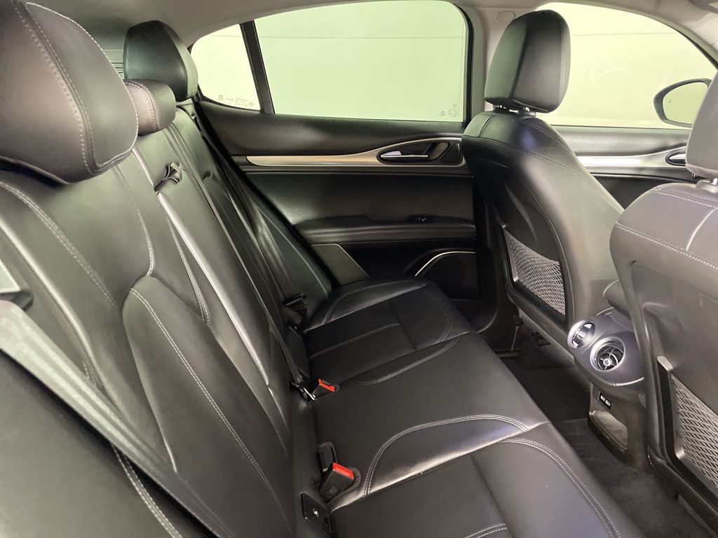 2018 Alfa Romeo Stelvio Base photo 16