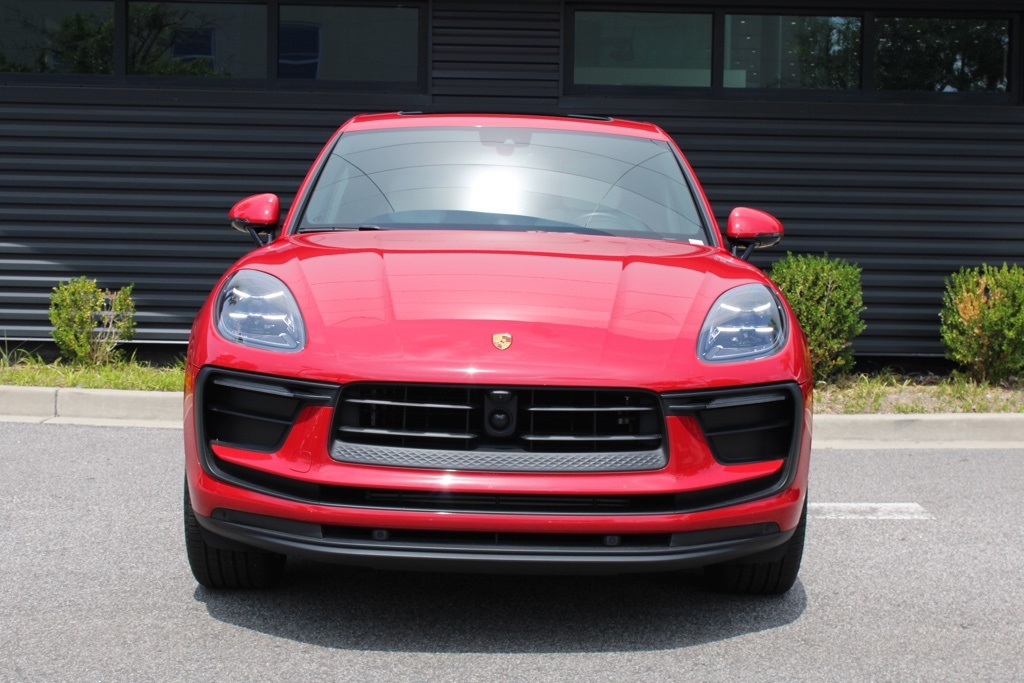 2025 Porsche Macan T photo 14