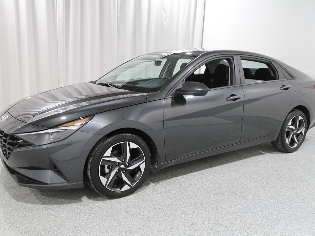 2023 Hyundai Elantra SEL Convenience photo 2