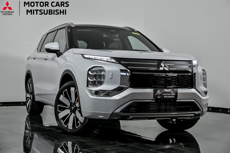 2025 Mitsubishi Outlander SEL's photo