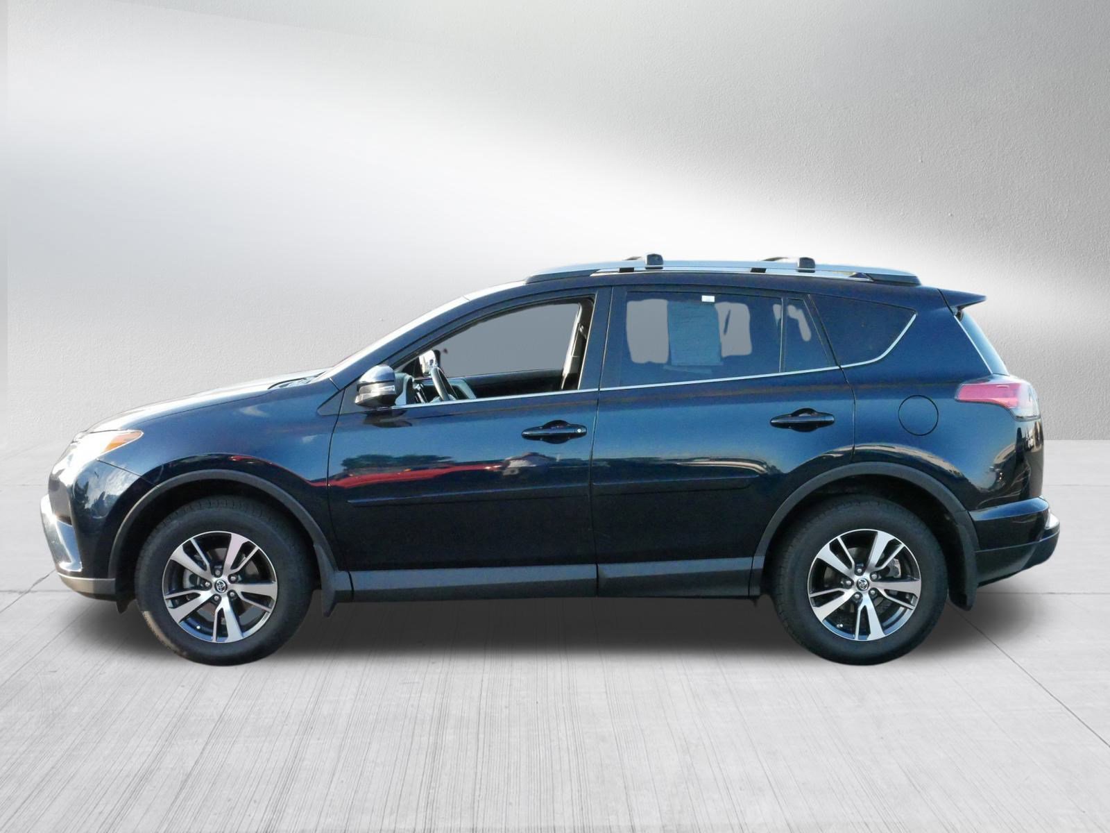 2017 Toyota RAV4 XLE photo 4