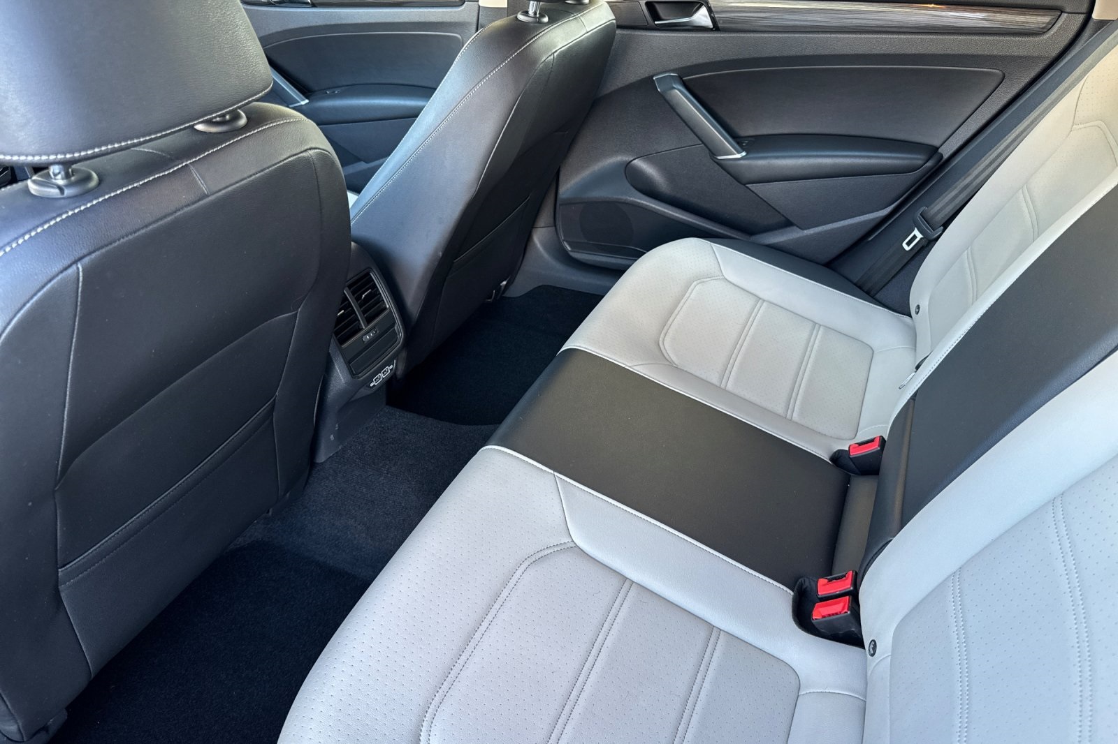 2020 Volkswagen Passat 2.0T R-Line photo 11
