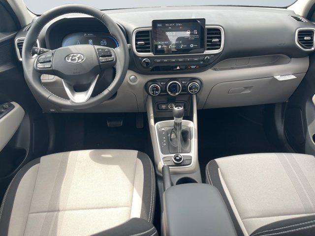 2025 Hyundai Venue SEL photo 10