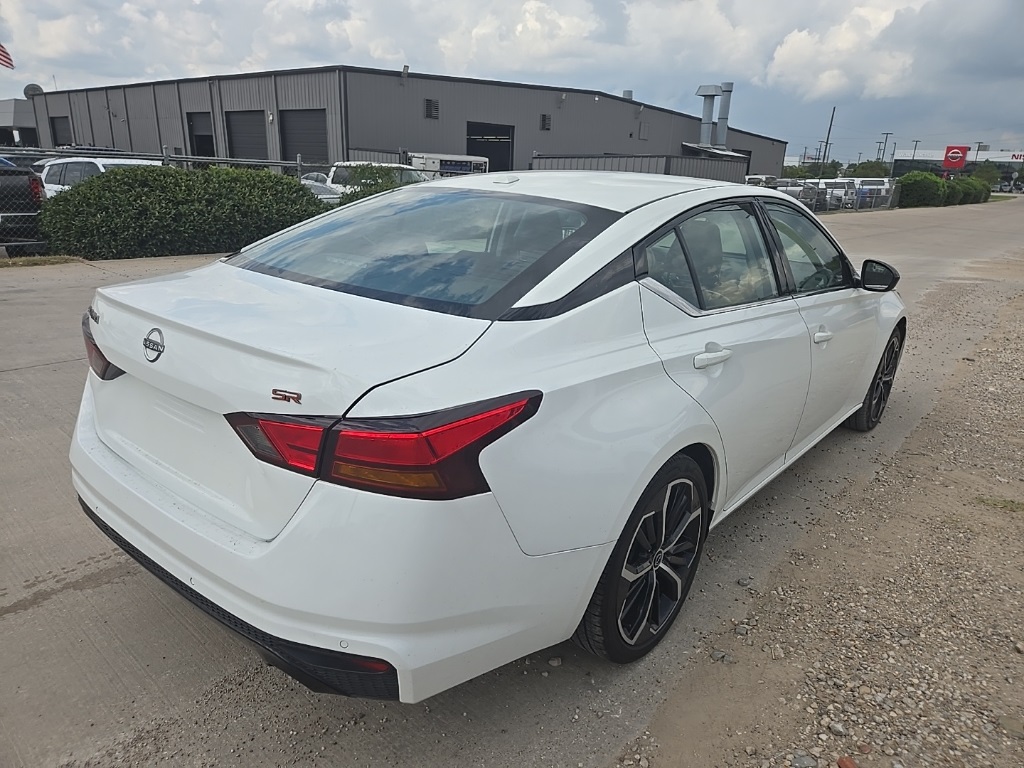 2024 Nissan Altima 2.5 SR photo 3