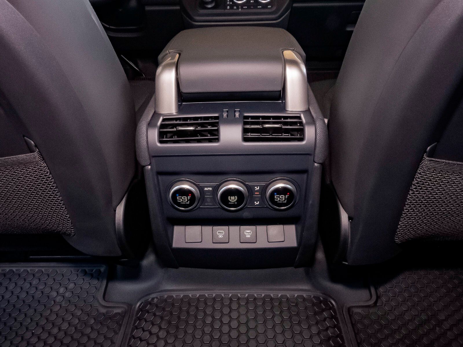 2024 Land Rover Defender 130 X-Dynamic SE photo 50