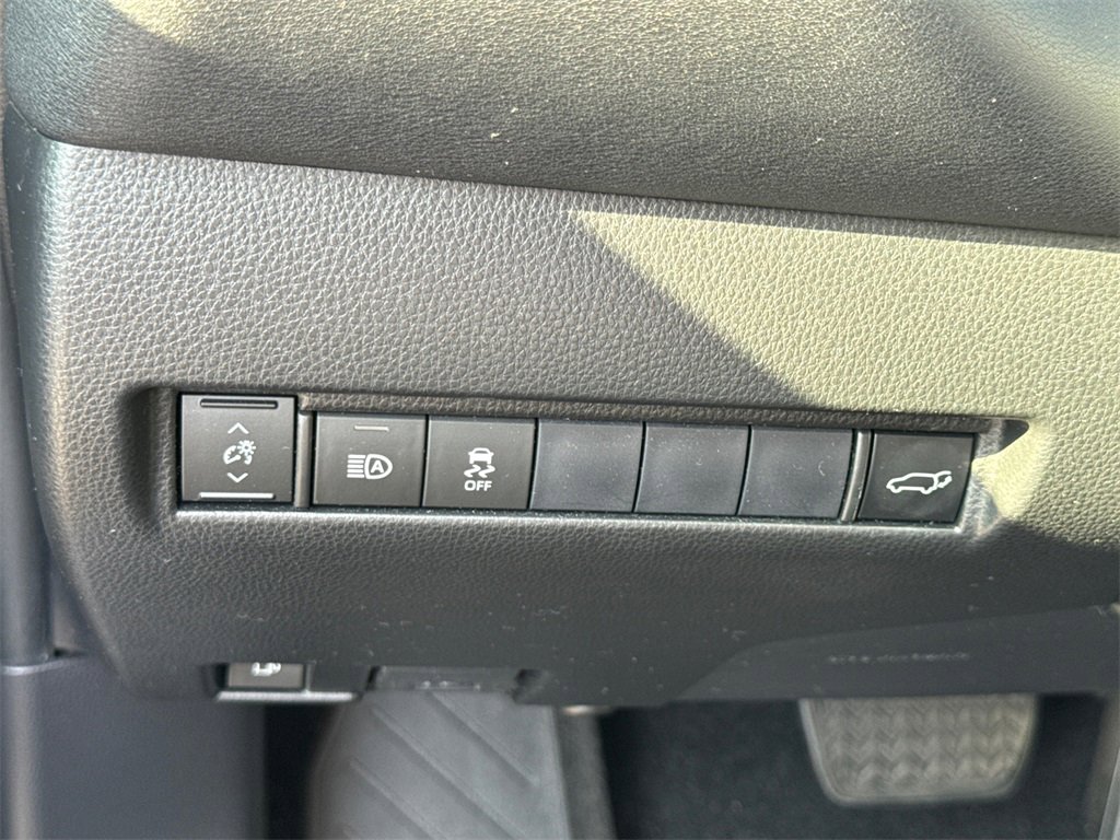 2021 Toyota Venza LE photo 9