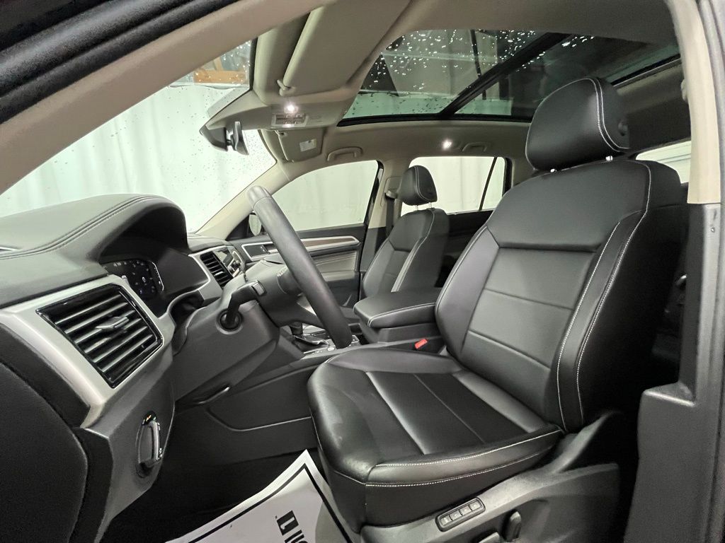 2023 Volkswagen Atlas SEL photo 10