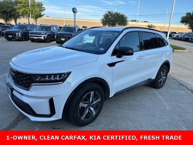 2022 Kia Sorento S's photo