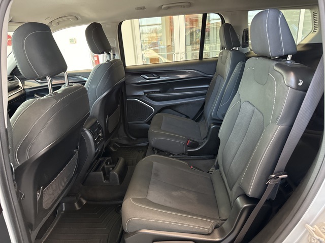 2022 Jeep Grand Cherokee Laredo photo 15