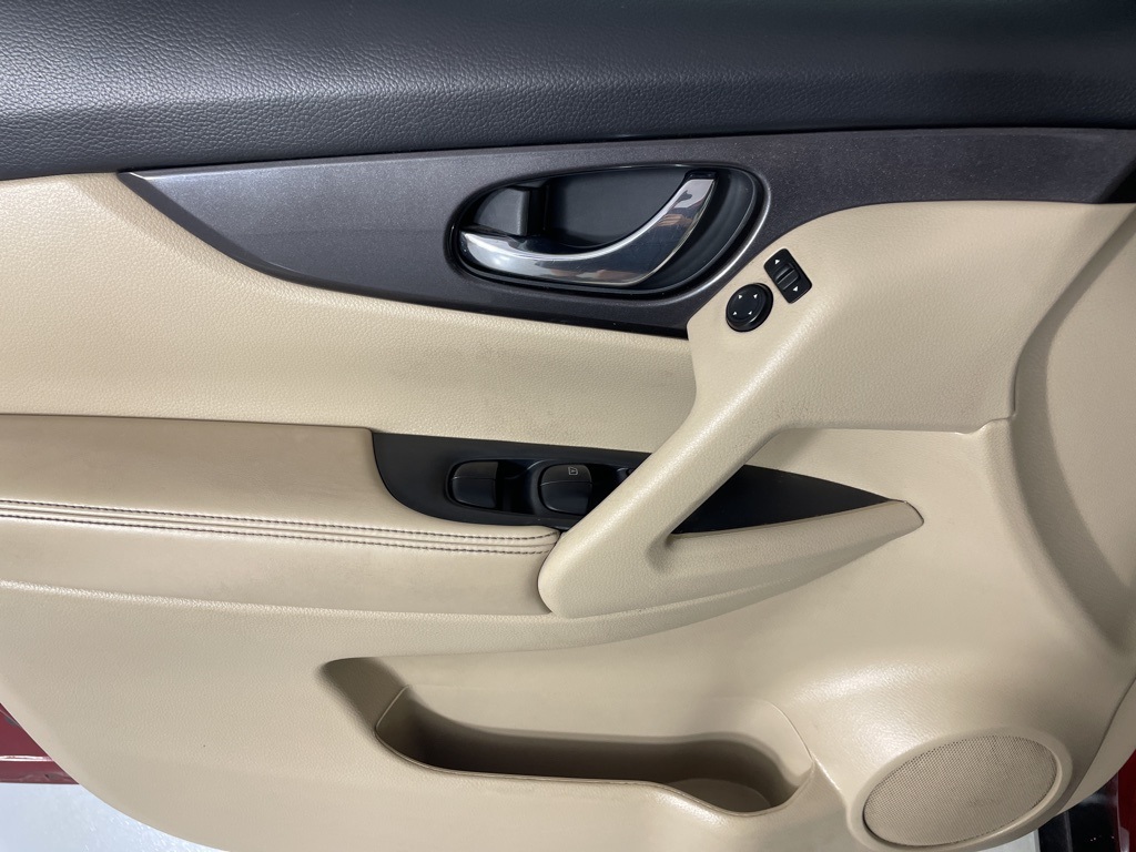 2020 Nissan Rogue SV photo 13